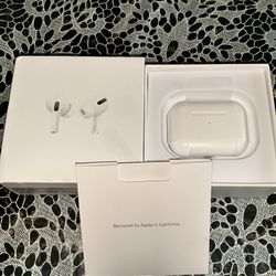 AirPods Pro (2nd Generation) with MagSafe Case