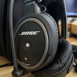 Bose A20 Aviation Headset with Bluetooth - Dual GA Plug - MINT