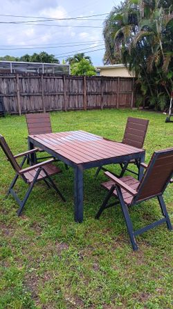Patio / Outdoor Table With 4 Chairs