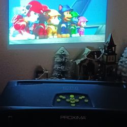 PROXIMA  LCD Projector.  Model DP5800  .  Good Working Condition. .