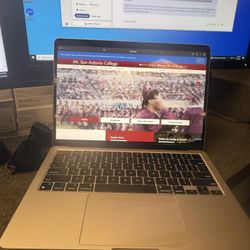 MacBook M2 