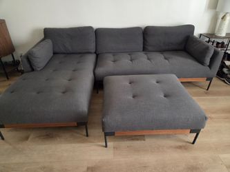 Castlery sectional couch (1800$ brand new)