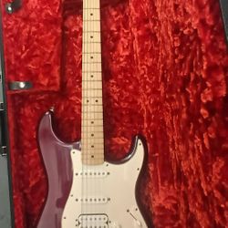 Fender Stratocaster Package (Guitar + Case) 