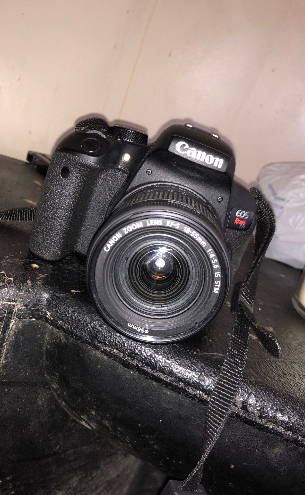 Canon Eos Rebel T7i DSLR Camera 18-55mm lens