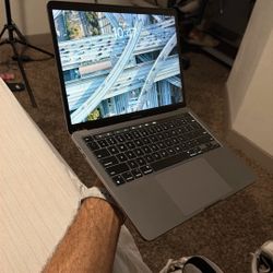 Macbook M1 Pro 13-inch - 512 GB