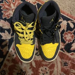 Black And Yellow Jordan 1s Size 8.5