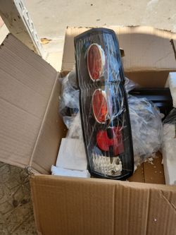 Taillights for 1 Nissan Hardbody Pickup D21 SE

1, 1994 XE, 1 Pickup SE XE Taillight Assembly Driver Passenger Side Replacemen