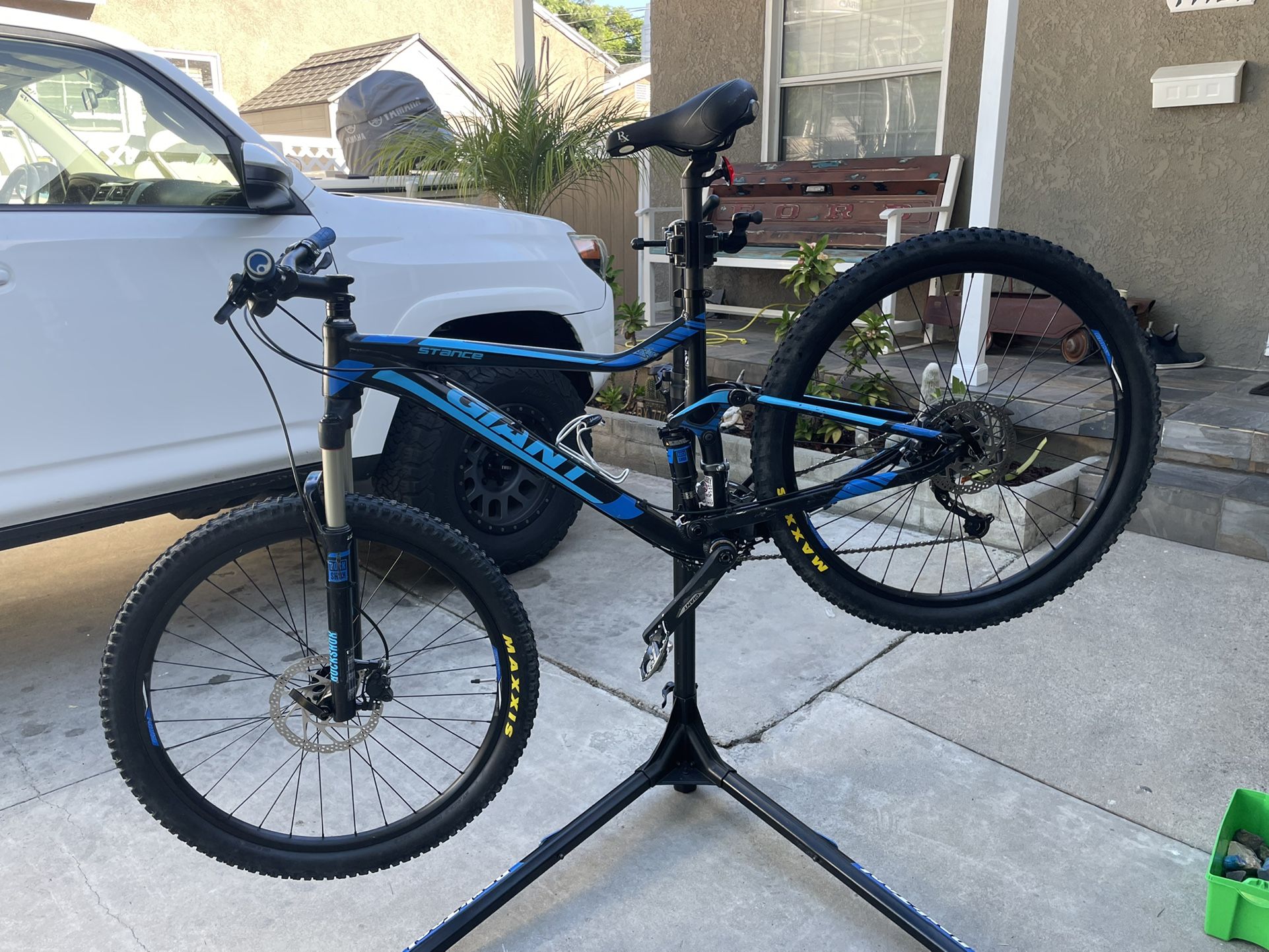 Giant Stance Mountain Bike 