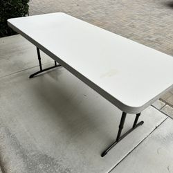Lifetime folding Table