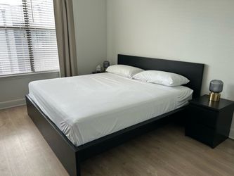 Bed frame king size and mattress