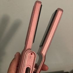 Mini pink hair straightener 