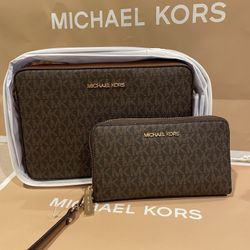 Michael Kors Crossbody Purse With Matching Wristlet Wallet 👌🏻Brand New  💯 Authentic !!!