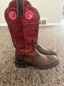 Well loved ariat boots