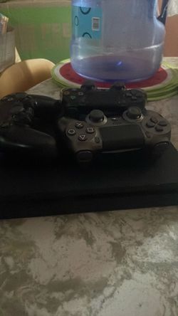 Selling my ps4 with my rocket leauge acc