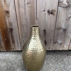 Gold Hammared Metal Flower Base