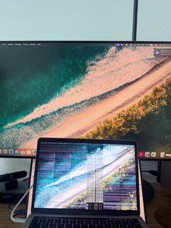2018 Macbook Pro 13” (Upgraded i7 / 16GB RAM) - Damage Screen / Works Great External