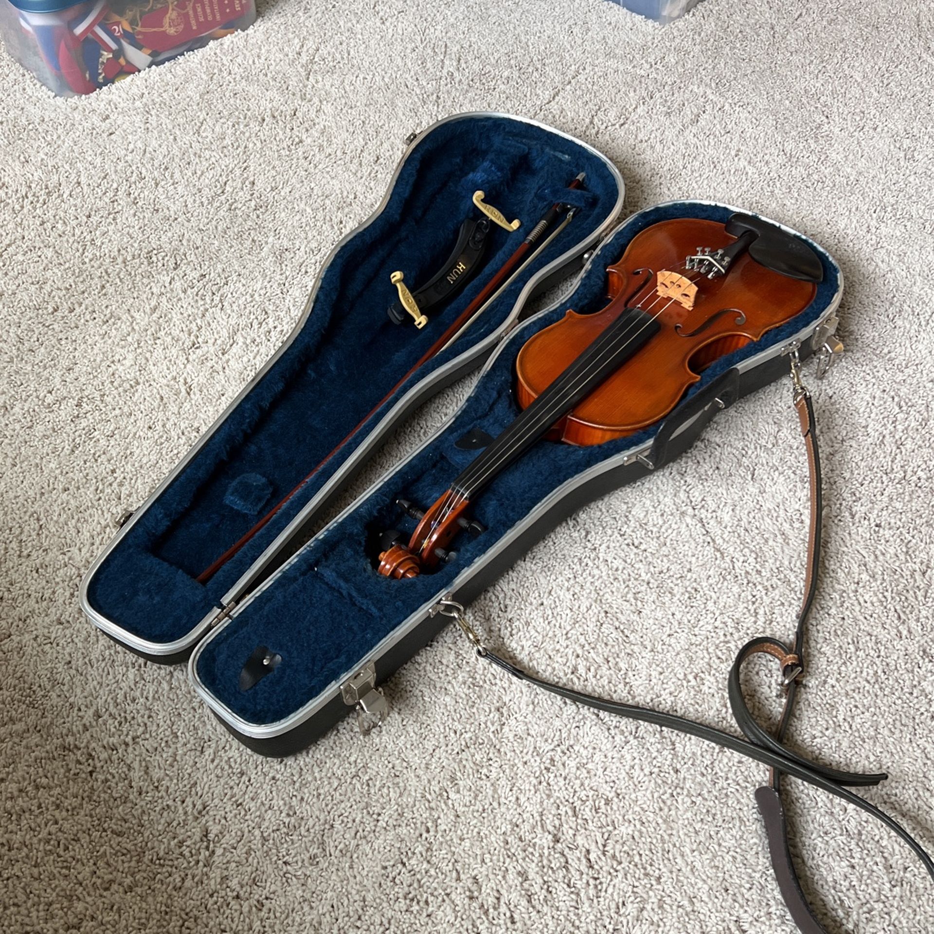 Violin With Shoulder Rest（ Full Size)