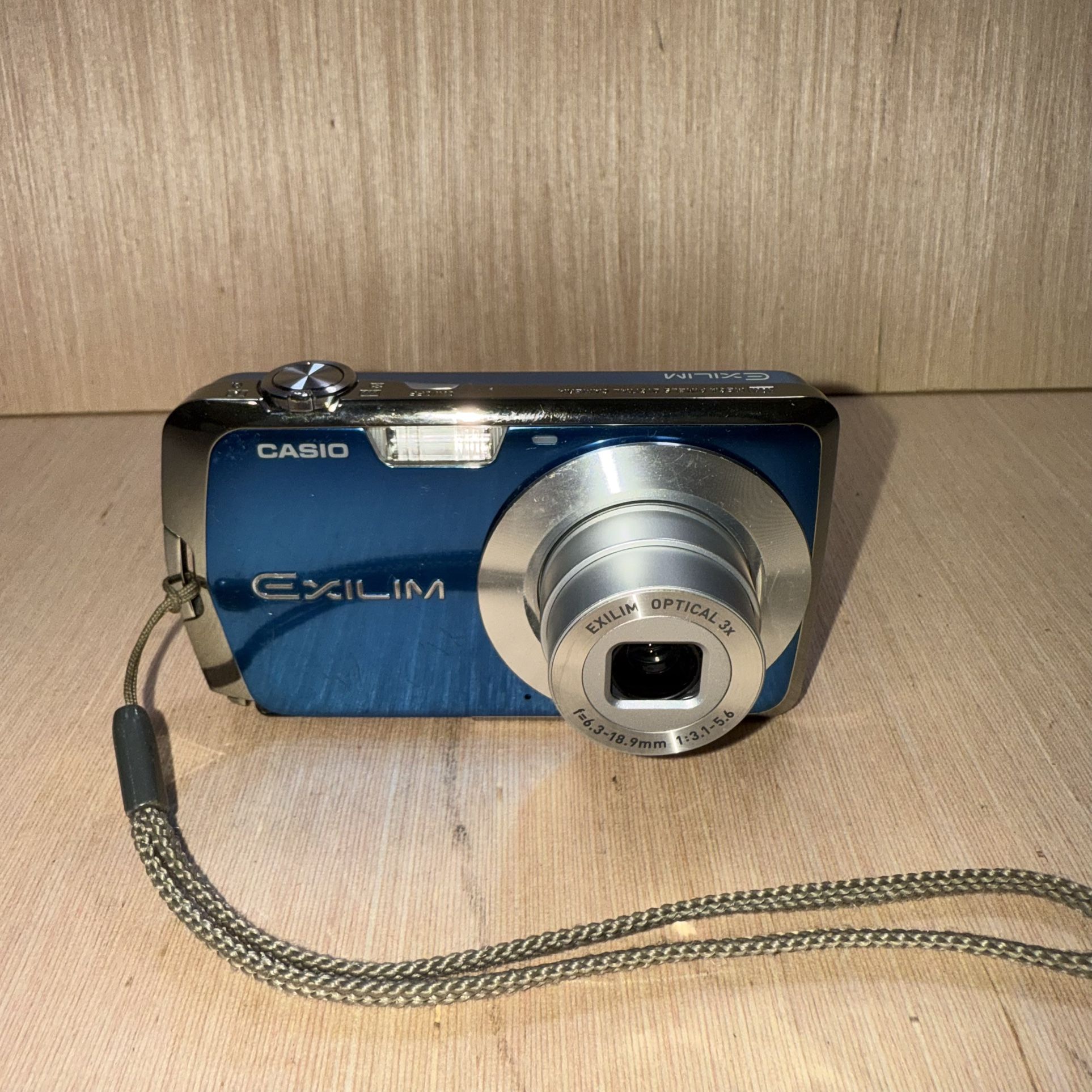 Casio Exilim EX-Z1 Digital Camera 10.1 MP w/Charger Tested Working Read Below!!