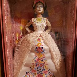 Barbie Dia de los Muertos "Day of the Dead" 2020 Limited Collectors Doll