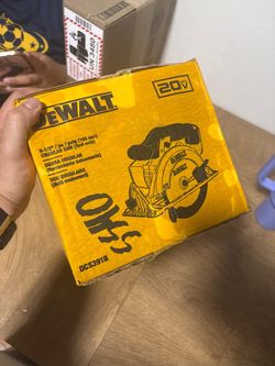 DEWALT DCS391B 20V 6-1/2" Circular Saw
