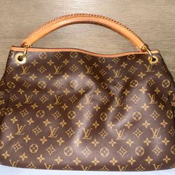 Louis Vuitton Artsy Bag 