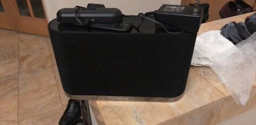 IHome AirPlay wireless speaker with Apple connector