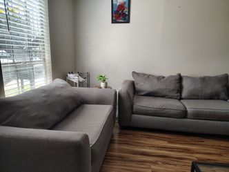 Couches / Sofas