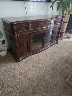 Buckingham tv console