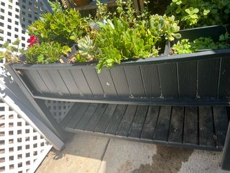 Raised garden bed