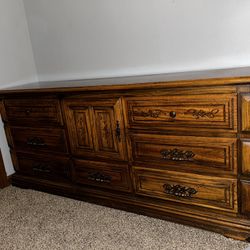 Dresser & Night Stands Set 