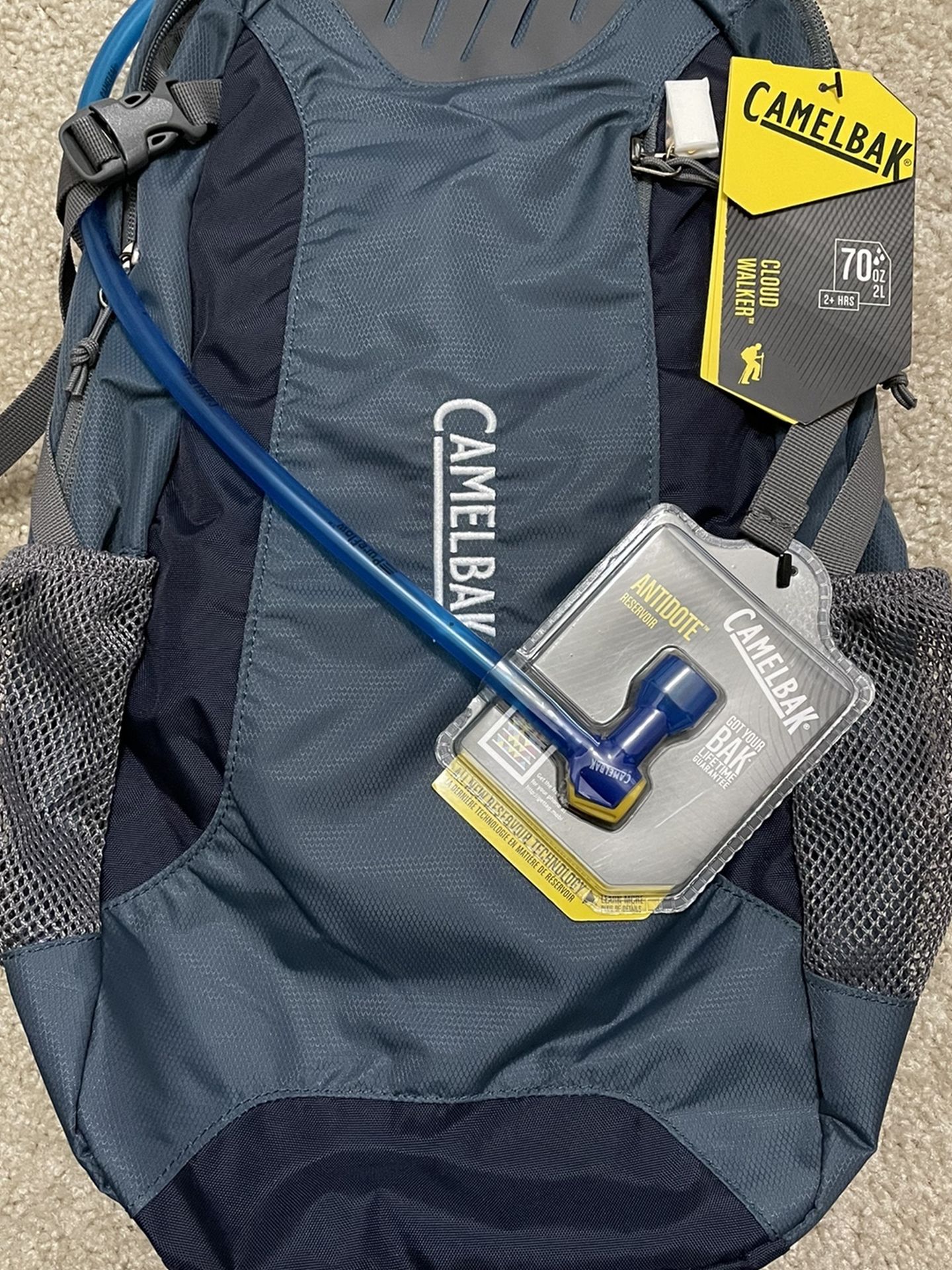 Camelbak New With Tags NWT 61840 Cloud Walker hydration Pack, Orion Blue/Dark Navy Antidote Reservior Backpack