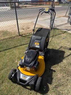 DEWALT
21 in. 163cc Briggs and Stratton 725Exi Engine Rear Wheel Drive 3-in-1 Gas Self Propelled Walk Behind Lawn Mower