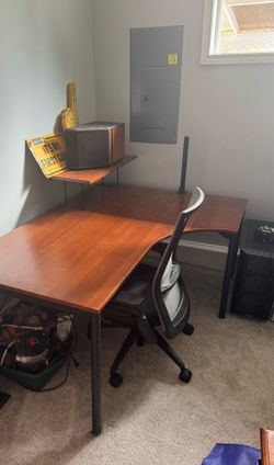 Free corner desk
