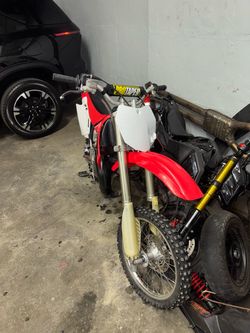 Cr85r