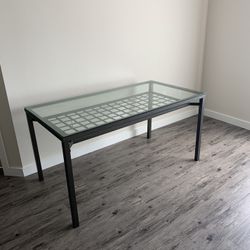 Single Glass Dining Table 