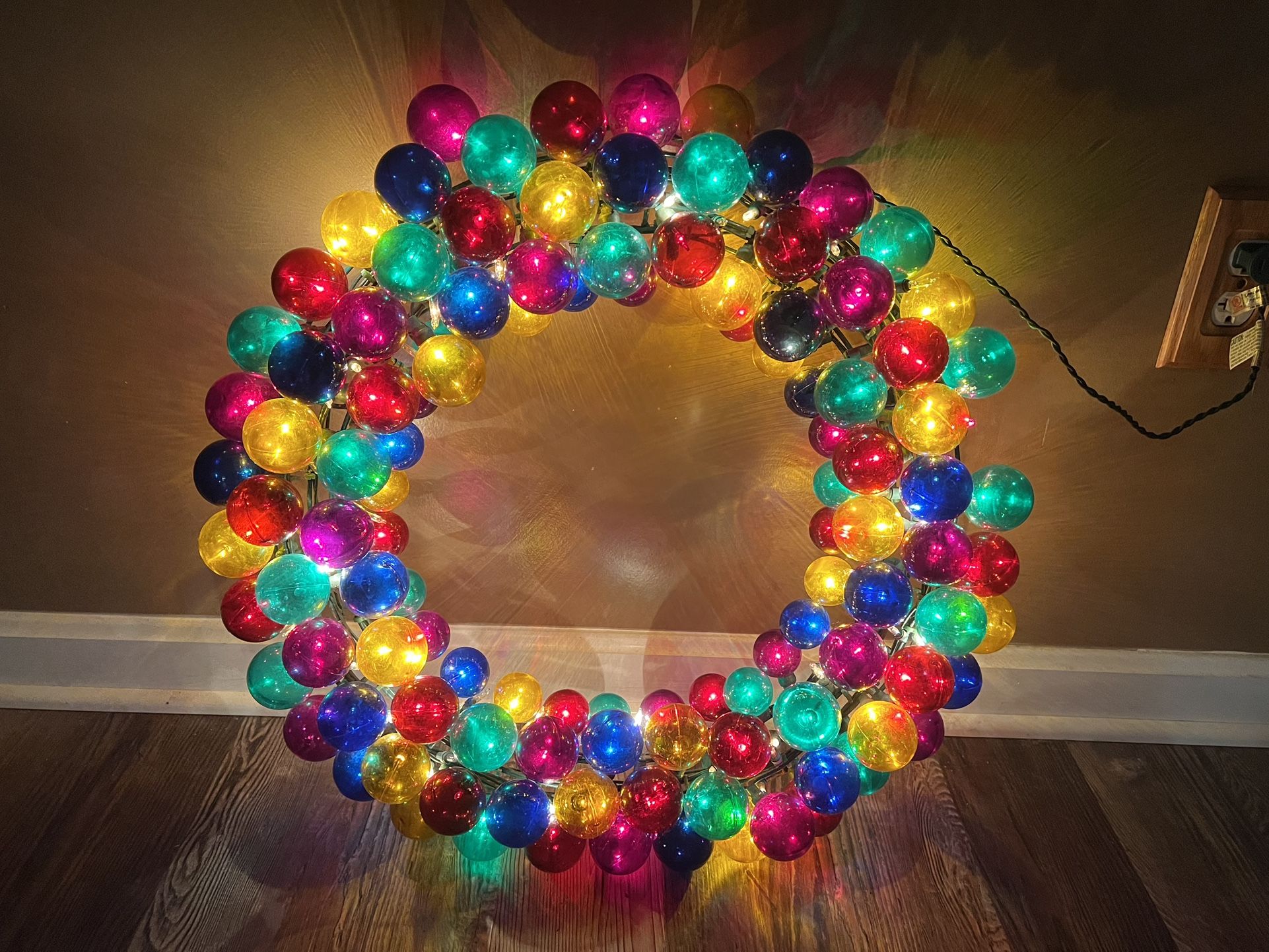 24” Vintage Twinkling Bulb Wreath