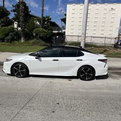 2019 Toyota Camry xse NOT RUNNING salvage