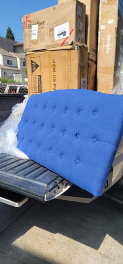 EMMA + OLIVER Tufted Upholstered twin Size Headboard in Navy Fabric blue new on box. Retail $90