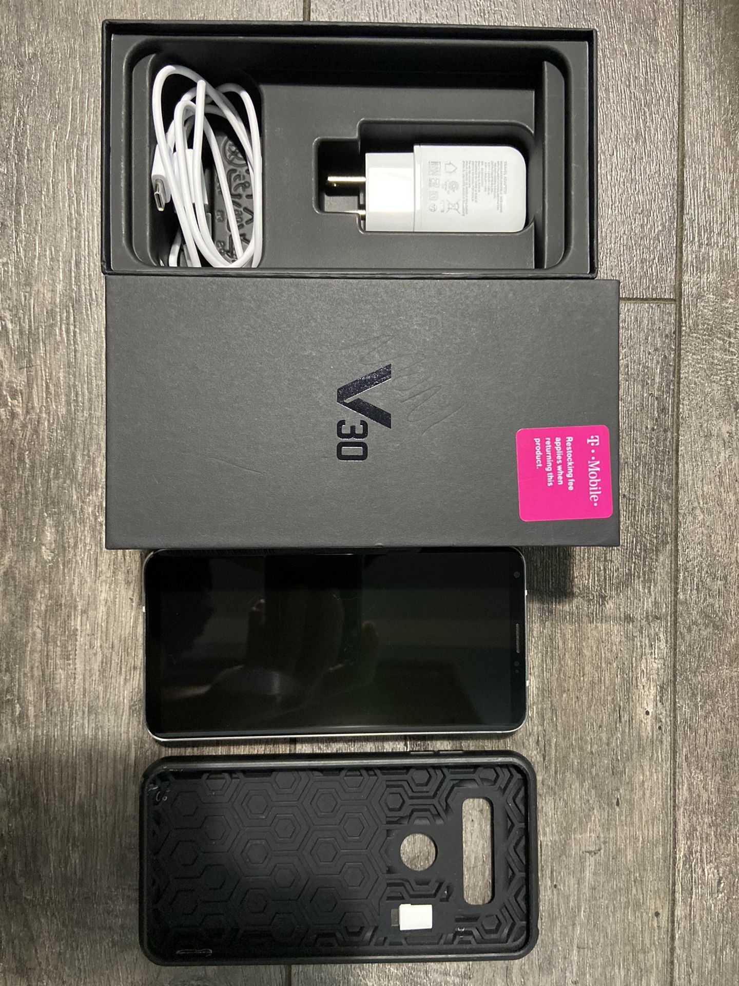 UNLOCKED LG V30 - 64GB Great Condition