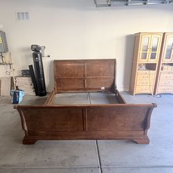 Thomasville Elysee Queen Slaybed - MAKE AN OFFER