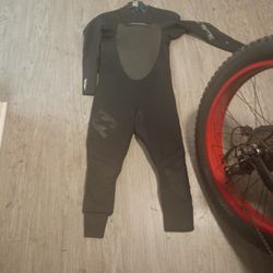 I have a size small Billabong wetsuit