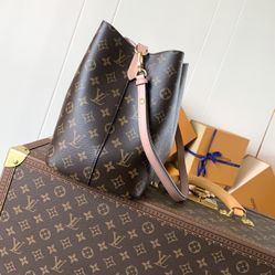 LOUIS VUITTON coated canvas with cowhide trim cross-body handbag(112)67