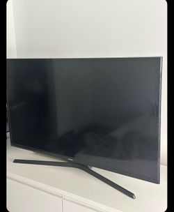 Samsun tv + mount
