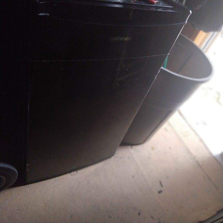 3.2 Mini Fridge