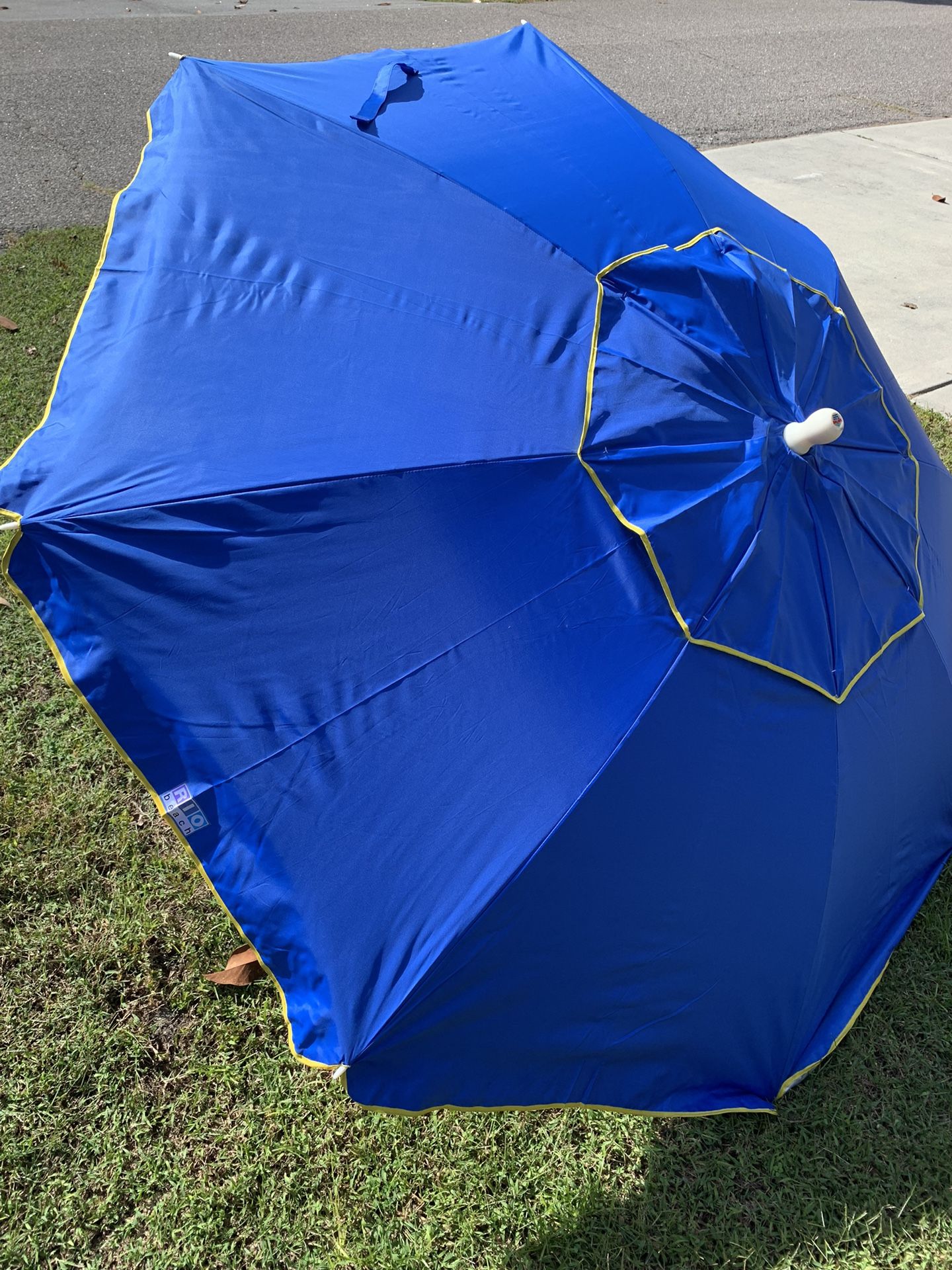 Rio Beach Umbrella Used Like New