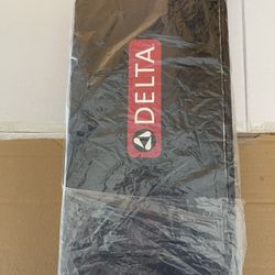 **New** Delta Single Handle Pull Out Kitchen Faucet