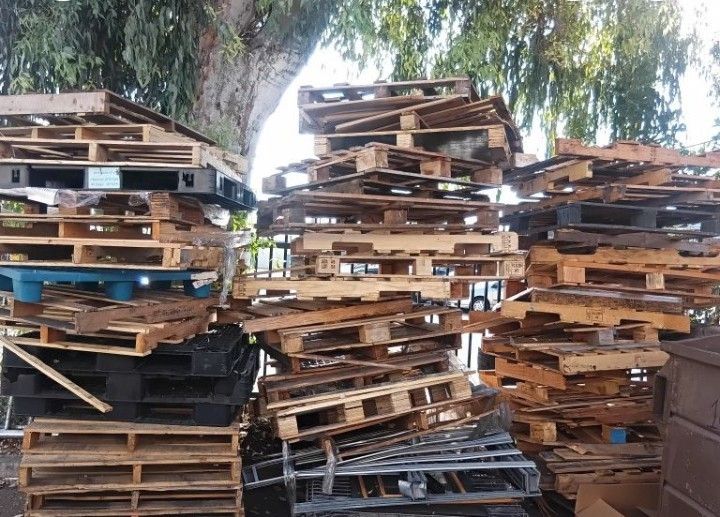 Free Pallets - Rowland Hts