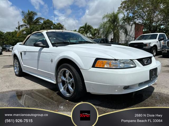 2000 Ford Mustang