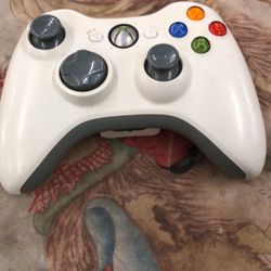 GENUINE WHITE MICROSOFT XBOX 360 WIRELESS CONTROLLER TESTED GOOD N BATTERIES 