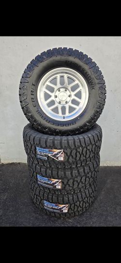 18" KMC KM446 MESA FORGED w/ 35" RT tires